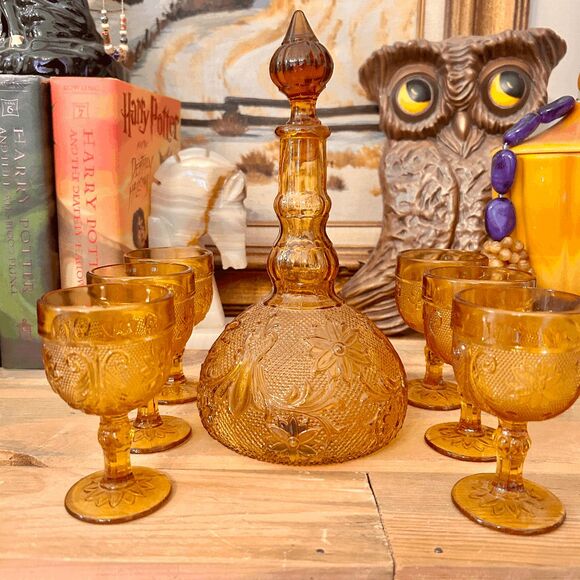 Vintage 1970s Amber Sandwich Glass Decanter Set by Indiana Glass Company - Picture 5 of 6